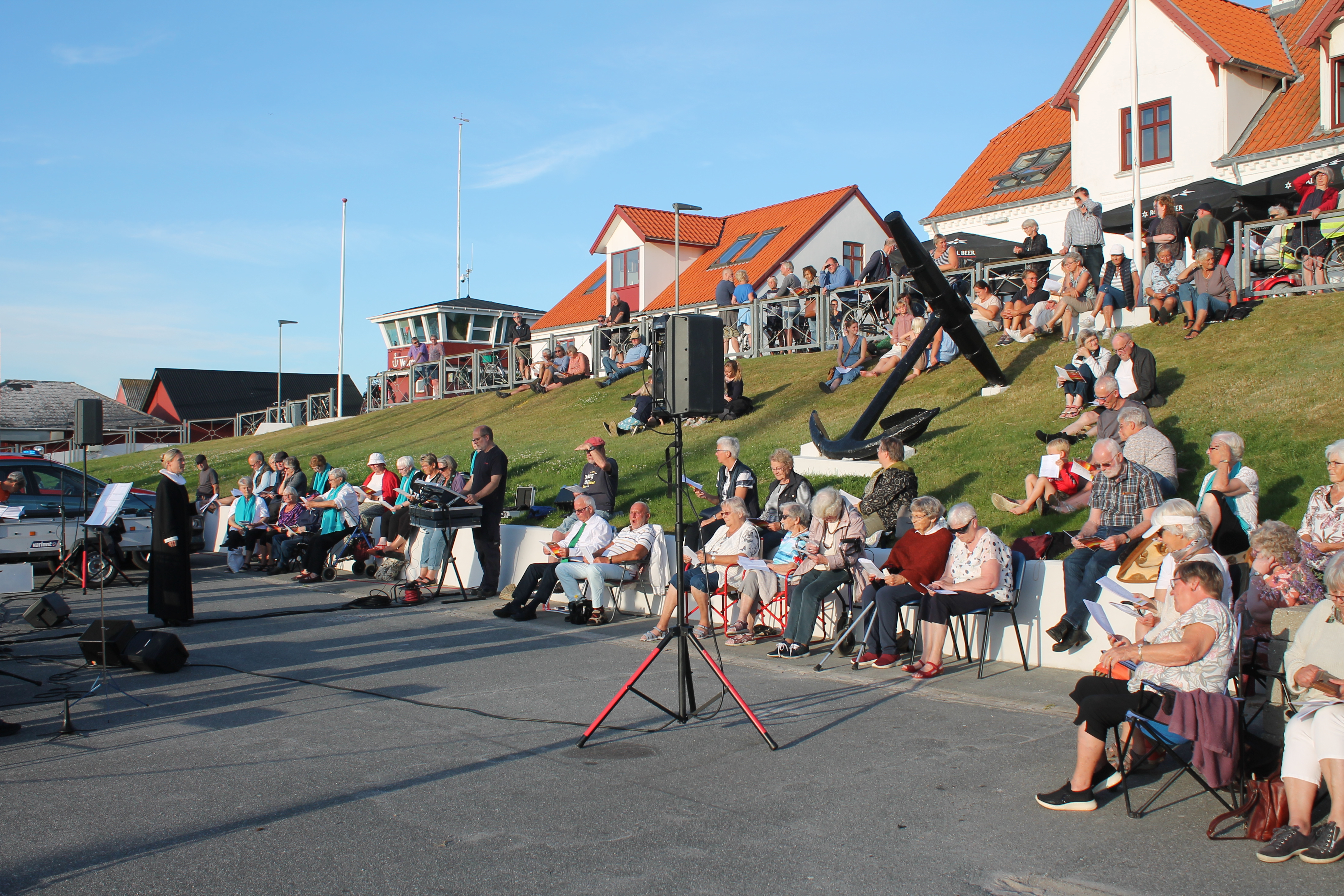 Solnedgangssang på Vesterø Havn