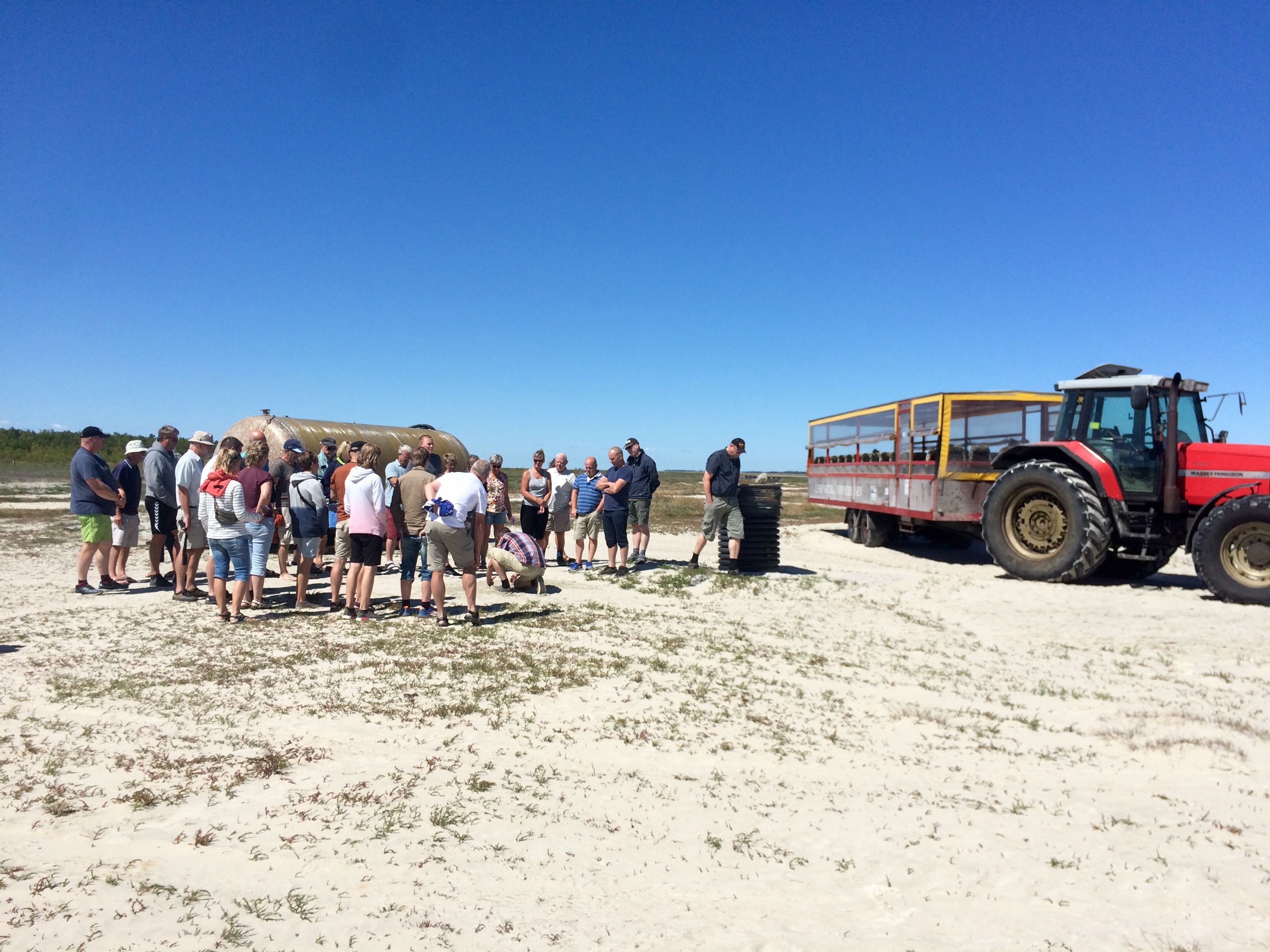 Rønnerbussen og salttank med folk - saltets dag