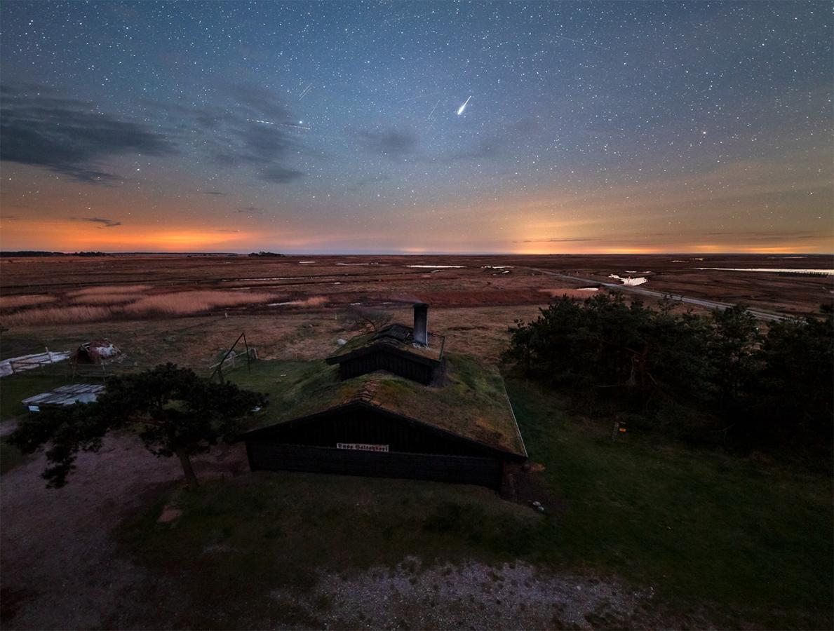 Stjernefoto af Læsøs nattehimmel over Saltsyderiet