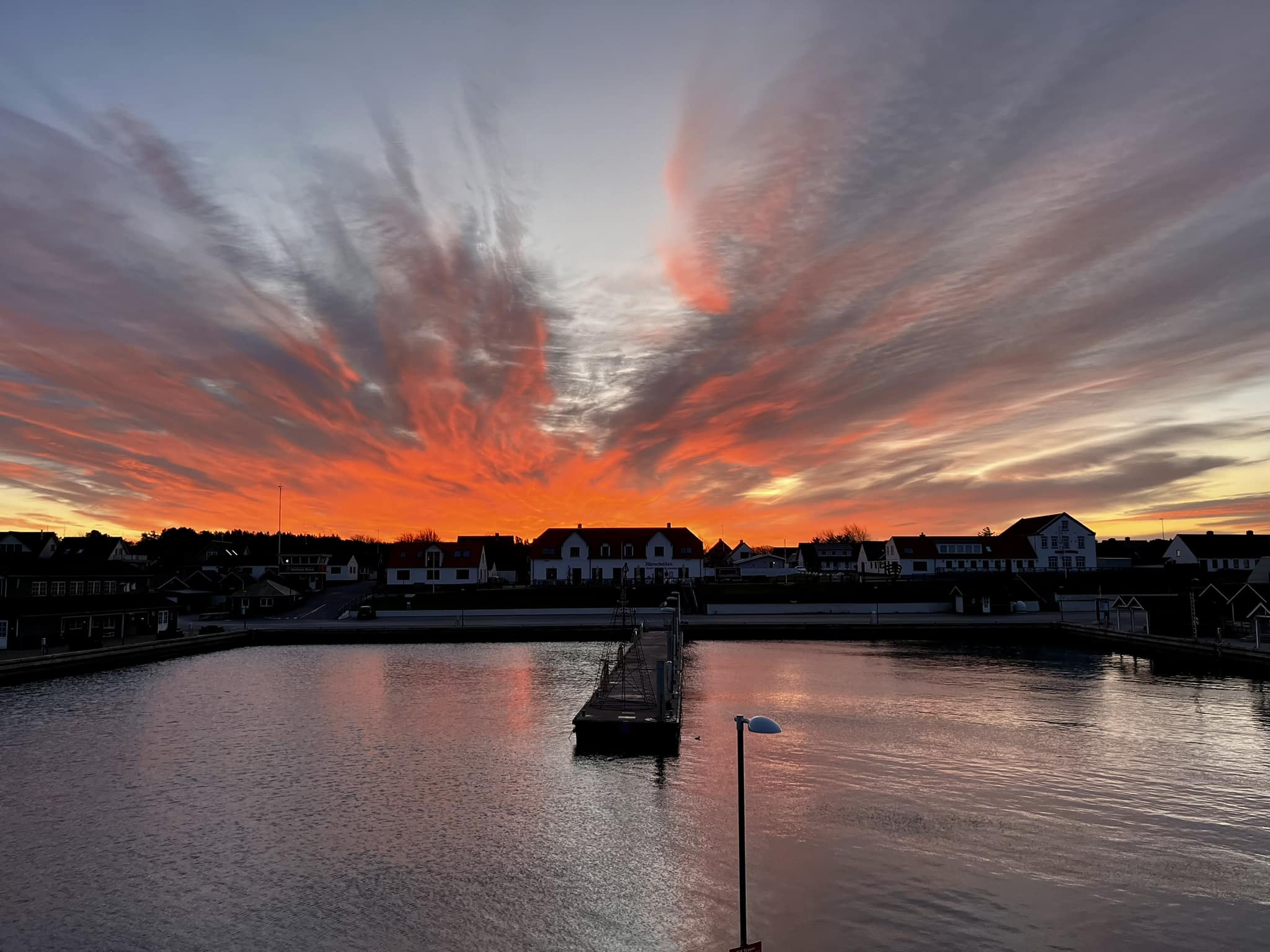 Hotel Havnebakken, morgenrøde, Lys i Mørket 2025